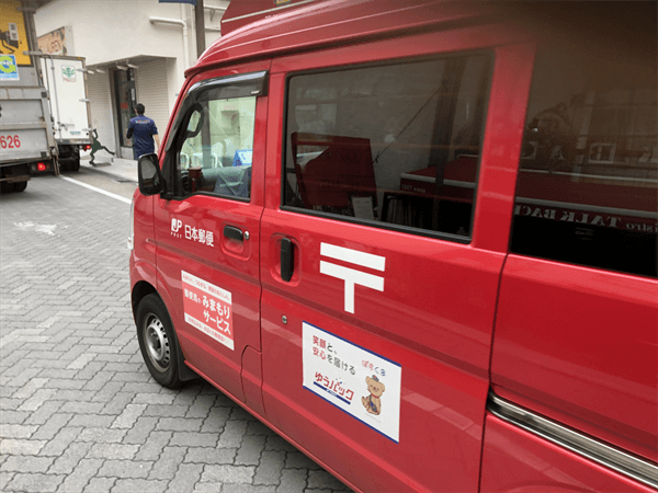 郵便局の車
